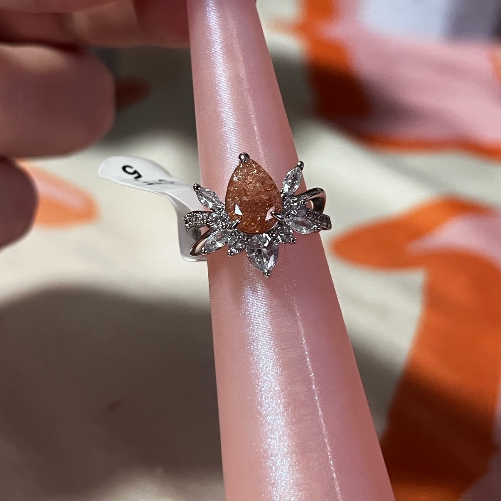 Elegant Peach Ice Crystal Spider Ring